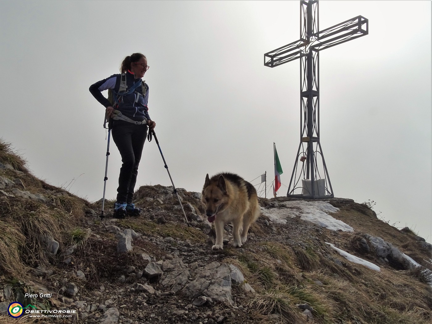 68 Alla bella croce di vetta della Cornagera (1311 m).JPG